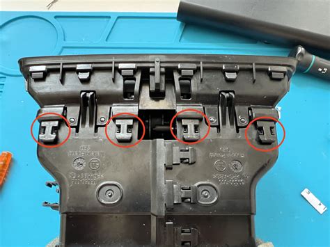 Ремонт заднего дефлектора воздуховода — Skoda Superb Combi (Mk3), 2 л ...