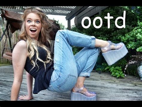 9 Hot Sexy Grav3yardgirl Bikini Pics