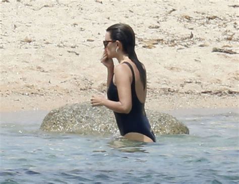 Penelope Cruz Showed Off Her Sexy Body In A Bikini On The Beach The Fappening