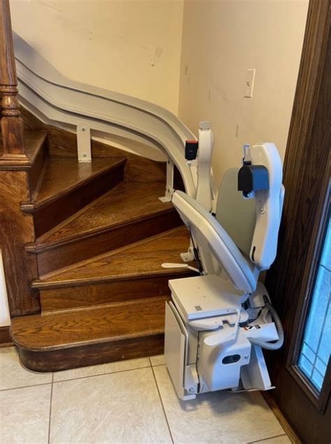 Curved Stair Lifts In Chicago Il Lifeway Mobility