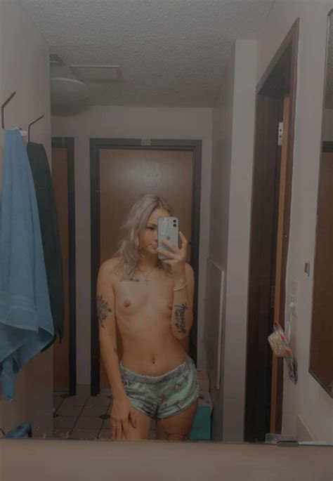 Nice Nude Before Bed Scrolller