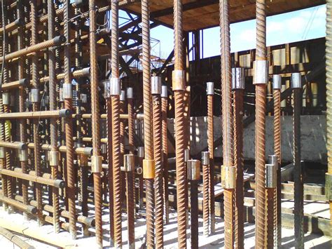 Установка арматуры из отдельных стержней - фото