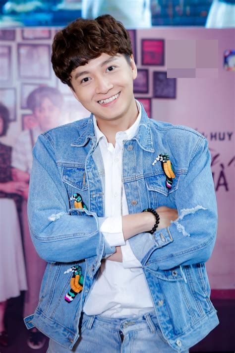 Ngô Kiến Huy tái hợp hot girl Sam sau 9 năm