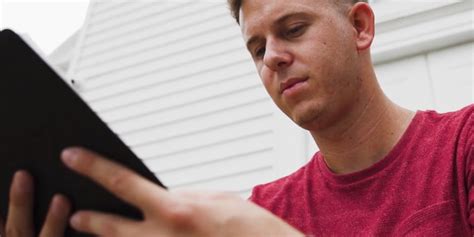 O passado não me define mais diz ex gay que se converteu após orações da mãe Guiame