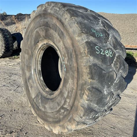 26 5R25 Bridgestone OTR Tire E 4 L 4 VSNTZ 2 Star CONDITION UsedTREAD