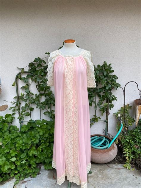 Vintage Tosca Lingerie Robe Maxi Bubble Gum Pink Lace Gem
