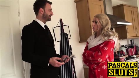 Beautiful Blonde Chick Jasmine Gets Her Pussy Streched Wide