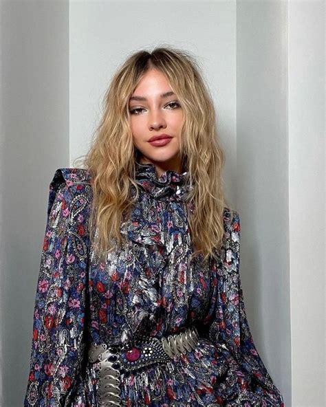 Madelyn Cline Iconic Women Women Beautiful Blonde