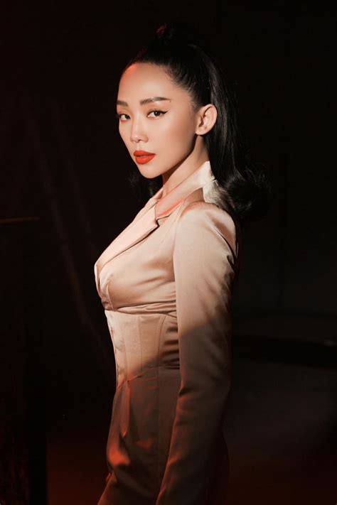 Visual hội nóc nhà của SpaceSpeakers Tóc Tiên ngày càng quyến rũ vợ JustaTee là hot girl