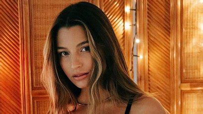 Julia Wieniawa Polecia A Na Wakacje Eksponuje Swe Kszta Ty W Sk Pym Bikini Wartym Prawie