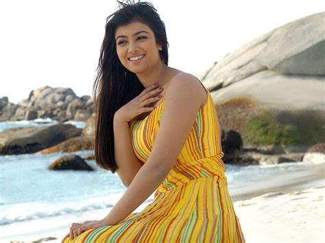 Ayesha Takia At The Beach 1600 X 1200 Wallpaper