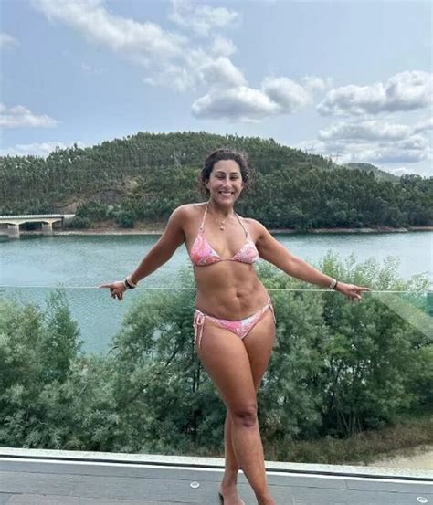 Loose Women S Saira Khan Strips To Bikini And Tells Women To Look At Themselves Positively