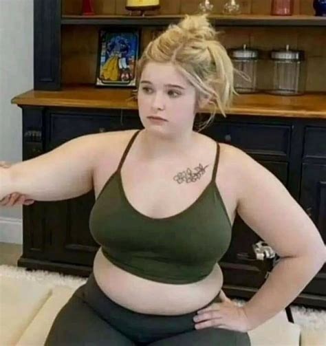 Who S This Chubby Blonde Girl With Green Gym Top And Flower Tattoo Not Sure If It S Porn