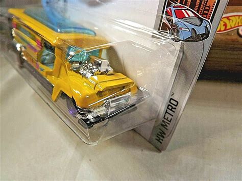 Hot Wheels HW Metro Taxi ROAD BANDIT Yellow W Purple Lavender AD Sp Contemporary