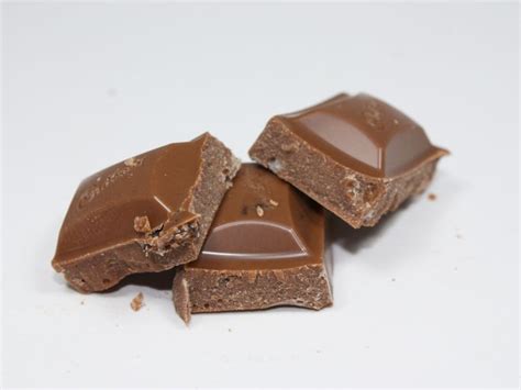 Cadbury Dairy Milk Hot Cross Bun Chocolate Bar Review G