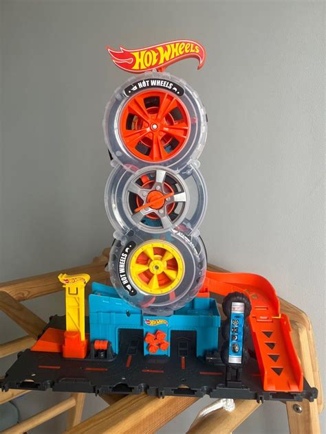 Hot Wheels City Super Twist Tire Shop Vehicle Playset Hobbies Toys Toys Games On Carousell