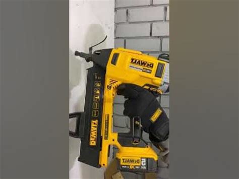 Нейлер по бетону DEWALT DCN 890 в действии #shorts - YouTube