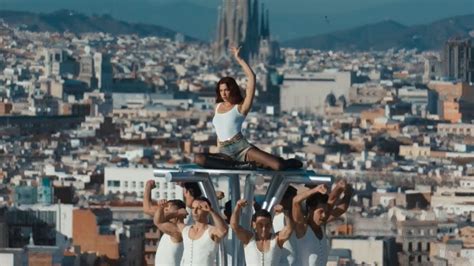 Dua Lipa Estrena Illusion El Videoclip Rodat A Barcelona