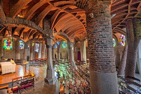 La Mystérieuse Et Authentique Colonia Güell En Catalogne