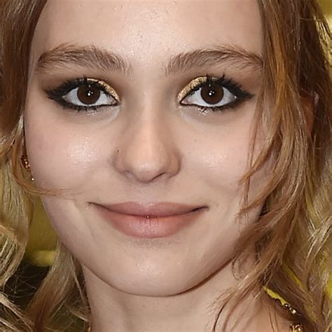Lily Rose Depp Makeup Black Eyeshadow Brown Eyeshadow Gold Eyeshadow Nude Lipstick Steal