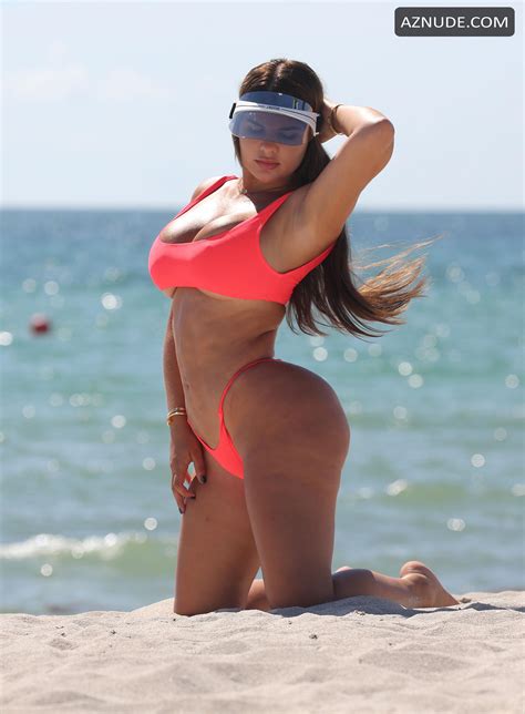 Anastasia Kvitko Sexy In A Hot Pink Bikini On The Beach In Miami AZNude