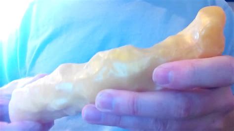 ToyFabrik.de - The Golden Nugget - Luxus Dildo mit stimulierender ...