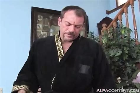 Zwei vollbusige heiße blonde schlampen lieben es sperma nach einem harten knall zu teilen