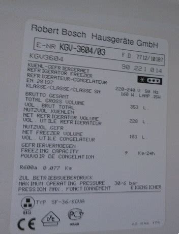 табличка с данными холодильника