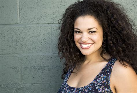 Ep66 – Michelle Buteau – The Beige Phillip Show – Weekly Relationship