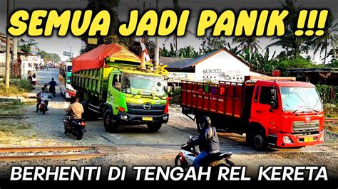 Truk Ud Kuzer Mogok Di Perlintasan Kereta Api Bikin Panik Truck