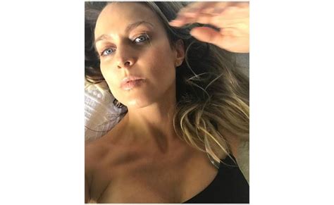 Impactan Curvas De Fey En Bikini