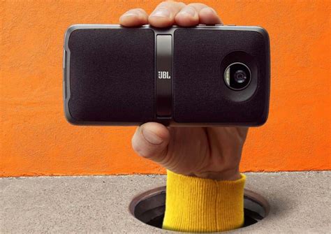Motorola anuncia chegada do Snap JBL Soundboost 2 no Brasil