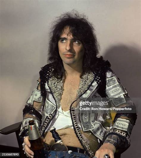 177 Alice Cooper 1972 Photos And High Res Pictures Getty Images