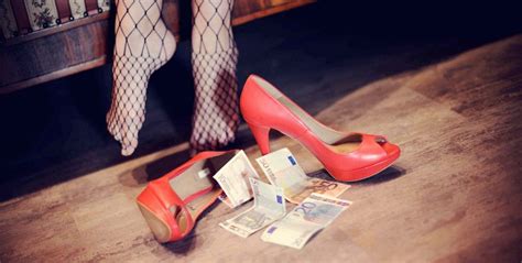 Latina Era Ai Domiciliari Ma Continuava A Ricevere Arrestata Prostituta Latina Tu