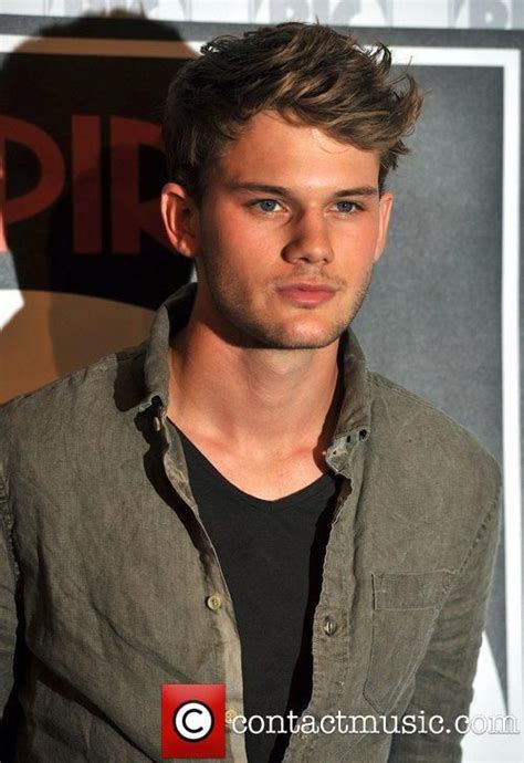 Jeremy Irvine Girlfriend