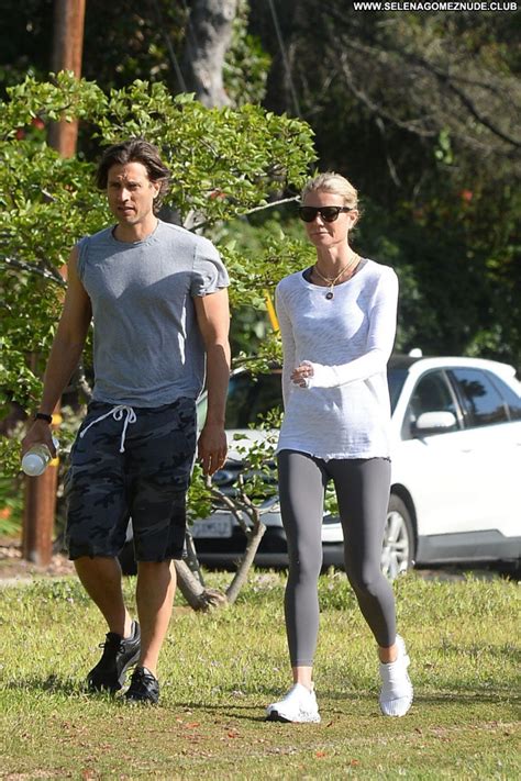 Gwyneth Paltrow No Source Posing Hot Babe Sexy Celebrity Beautiful Nude Celebrities Mobile