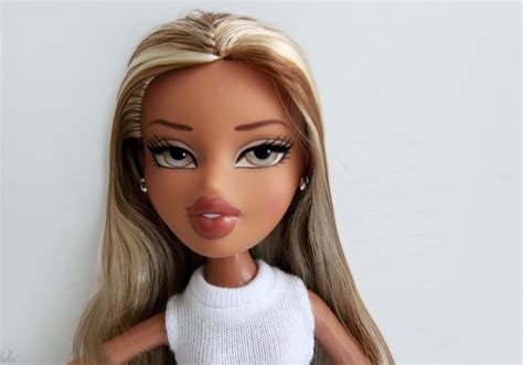 Pin By Eva Timova On Bratz Doll Outfits Blonde Hair Green Eyes Blonde Green Eyes Short