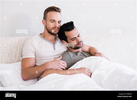 Endormi Gay Couple Lying In Bed Photo Stock Alamy
