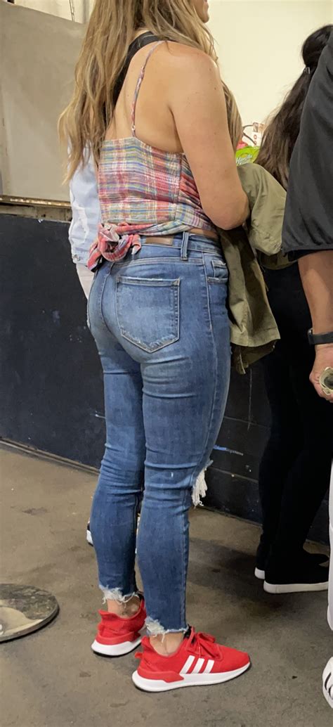 Nice Blonde Booty Tight Jeans Forum