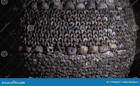 Sculpture En Os Dans Les Catacombes De Paris Photographie Ditorial