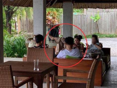 Sau khi bị soi dáng ngồi kém duyên nơi công cộng Á hậu Huyền My đăng ảnh diện bikini nhỏ xíu