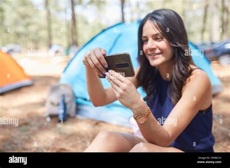 Junge Latina Frau Fotos Und Bildmaterial In Hoher Aufl Sung Alamy