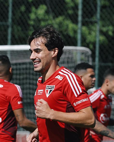 Escalação do São Paulo elenco encerra preparação para encarar o Galo