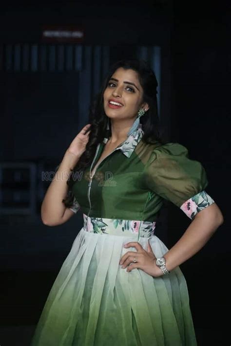 anchor shyamala  manchi rojulochaie  pre release pictures