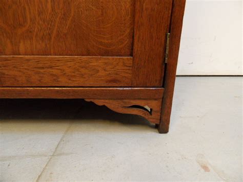 Credenza Art Nouveau A Due Ante In Quercia Fine XIX Secolo In Vendita