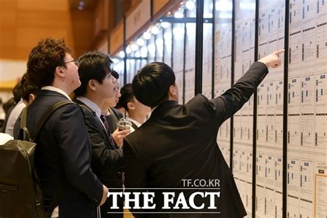 10월 취업자 수 34만6000명 ↑3개월째 증가폭 확대 비즈팩트 기사 The Fact