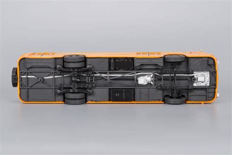 Масштабная модель автобуса ЛИАЗ-677М с запасным колесом