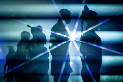 Anitta Johnny Depp Cara e Irina no desfile de lingerie que fez tremer o chão VERSA