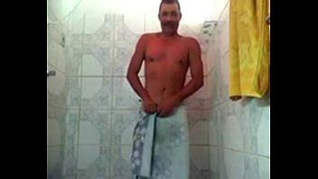 Maduro Tomando Una Ducha XVIDEOS