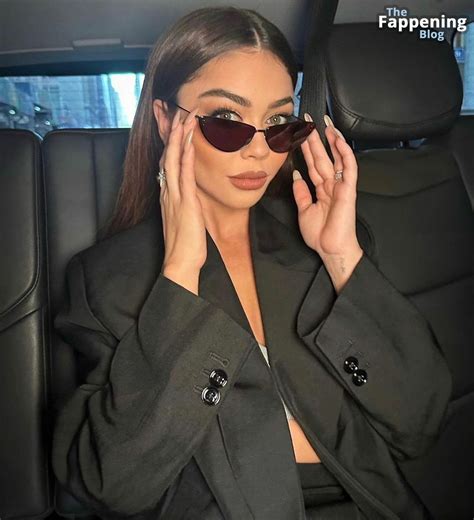 Sarah Hyland Nude Sexy Collection 7 Photos OnlyFans Leaked Nudes